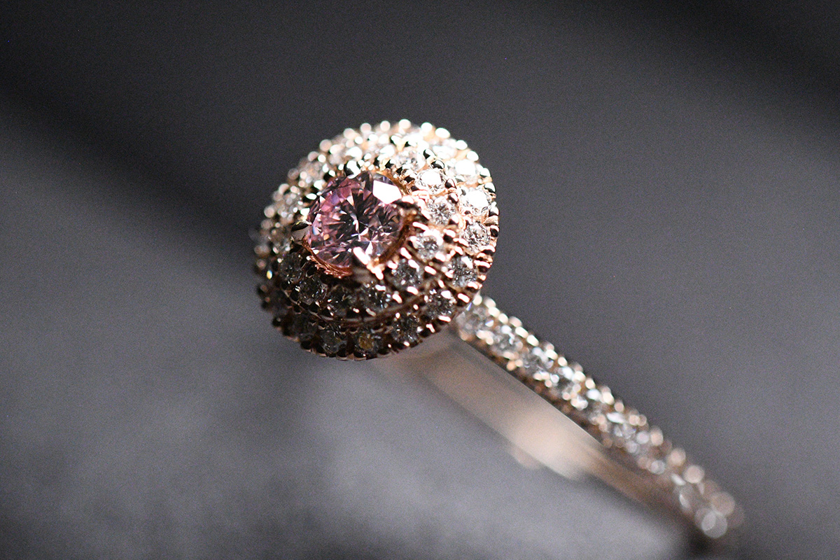 ゴージャスにピンクダイヤモンドを2重に取り巻いたフルオーダーメイドエタニティーリングが完成しました