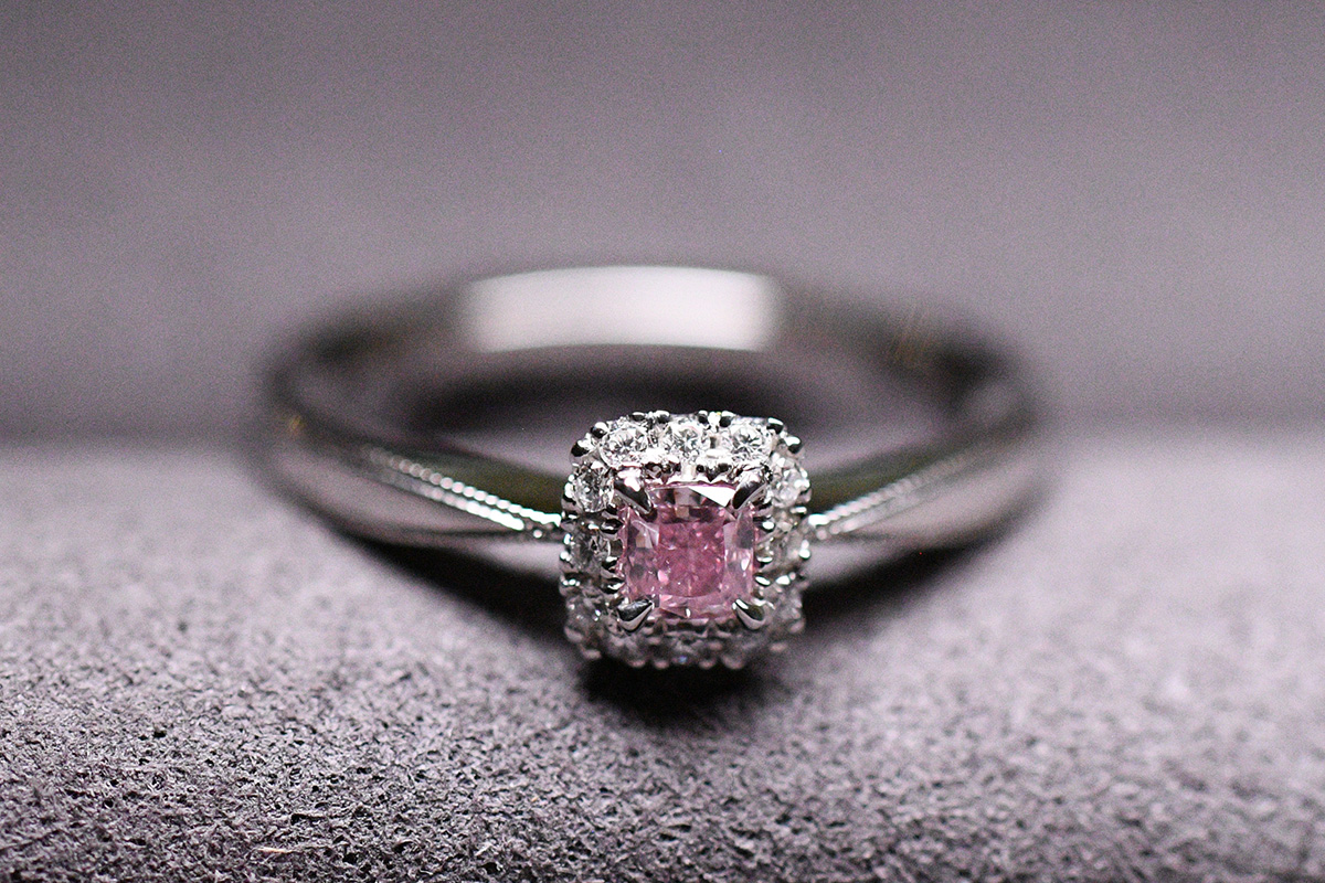 最上級のマテリアル（ダイヤモンド）に日本一のクラフトマン（加工技術）を掛け合わせた最高級のジュエリー