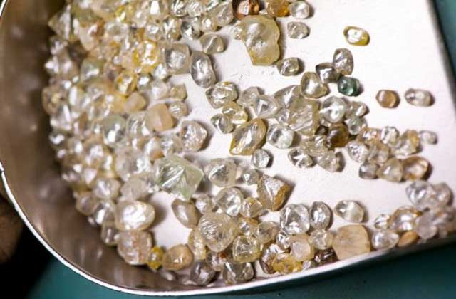 真っ白なダイヤモンドはごく僅かしか産出されません