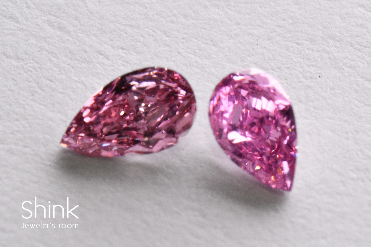 鑑定結果が殆ど同じグレードのものですが、美しさに於いては左のピンクダイヤモンドの方が圧倒的に評価が高く価格は2倍以上の開きがあります