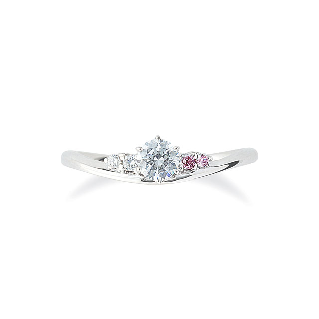 ピンクダイヤモンドの婚約指輪｜指をきれいに見せてくれる、ゆるやかなカーブラインのリング