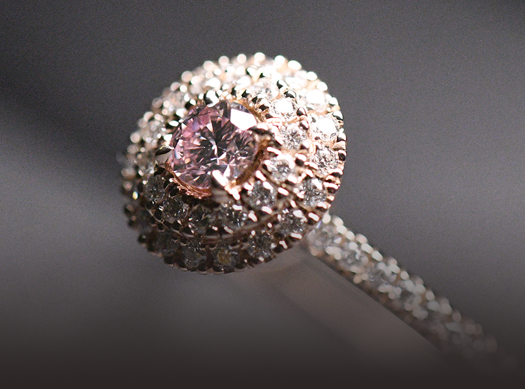 ピンクダイヤモンドのラグジュアリーなデザインリング