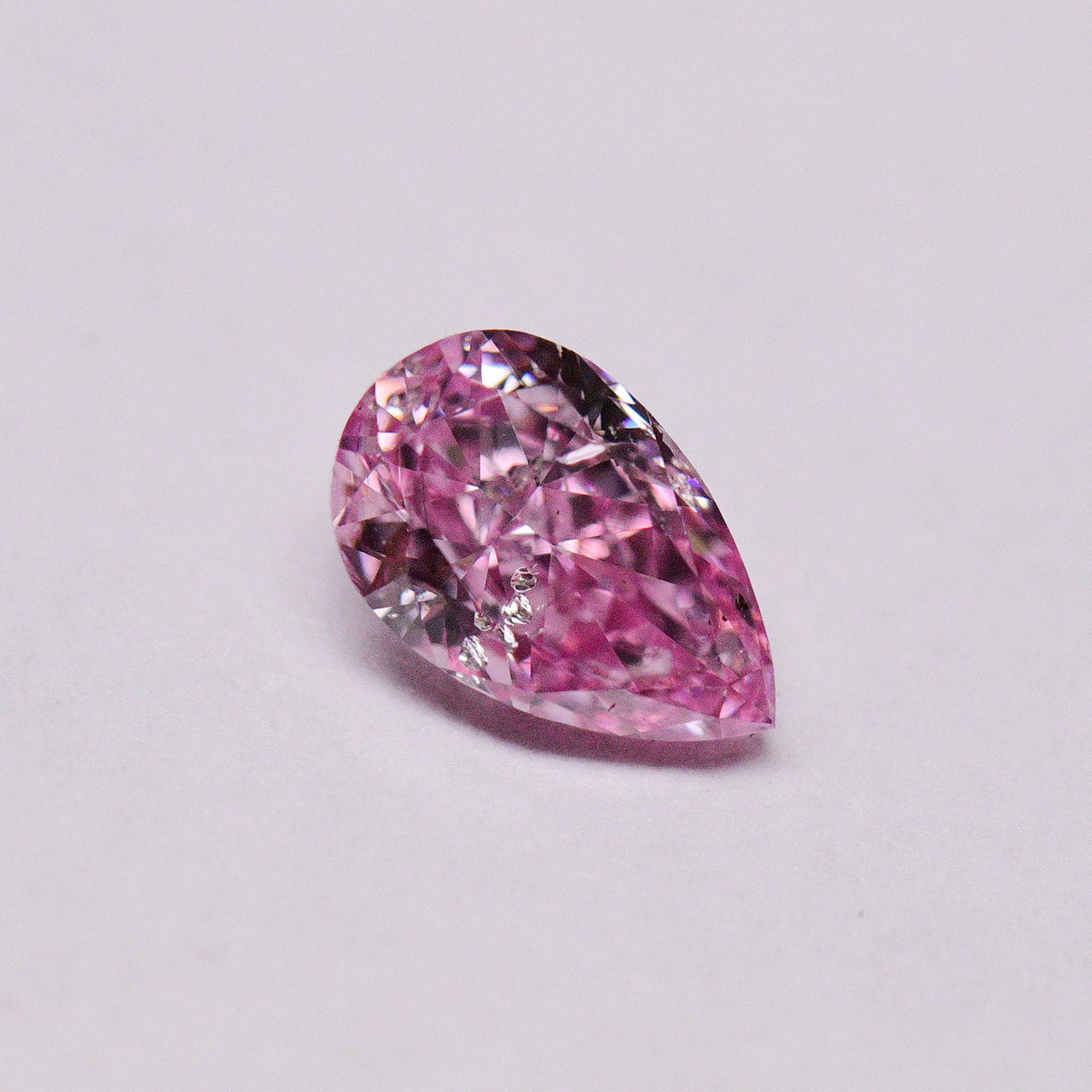 ファンシーインテンスパープリッシュピンクダイヤモンドルースの画像1の拡大画像｜0.271ct, Fancy Intence Purplish Pink, Pear Shape, SI2, CGL