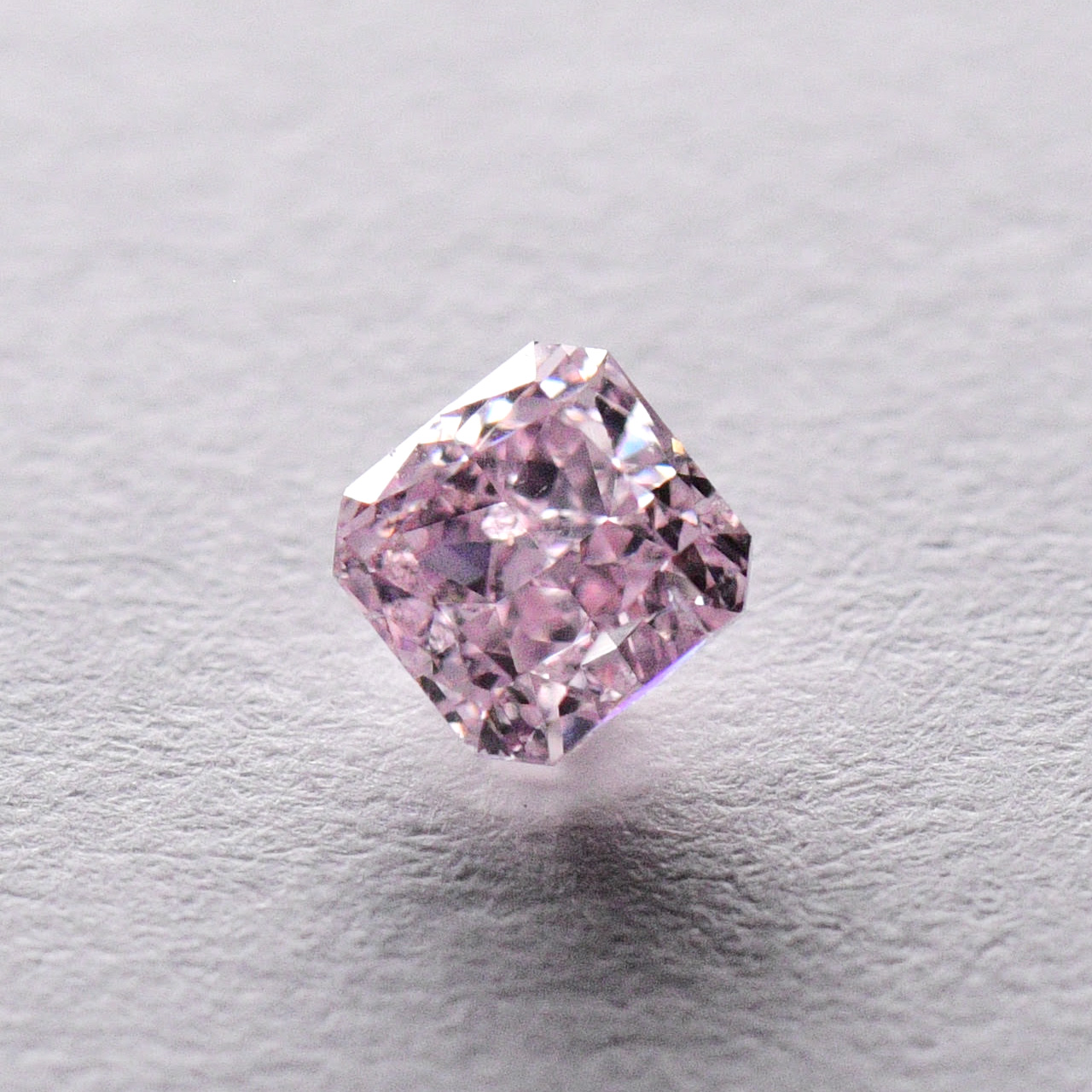 FANCY PARPLISH PINK  0.069ct VS2