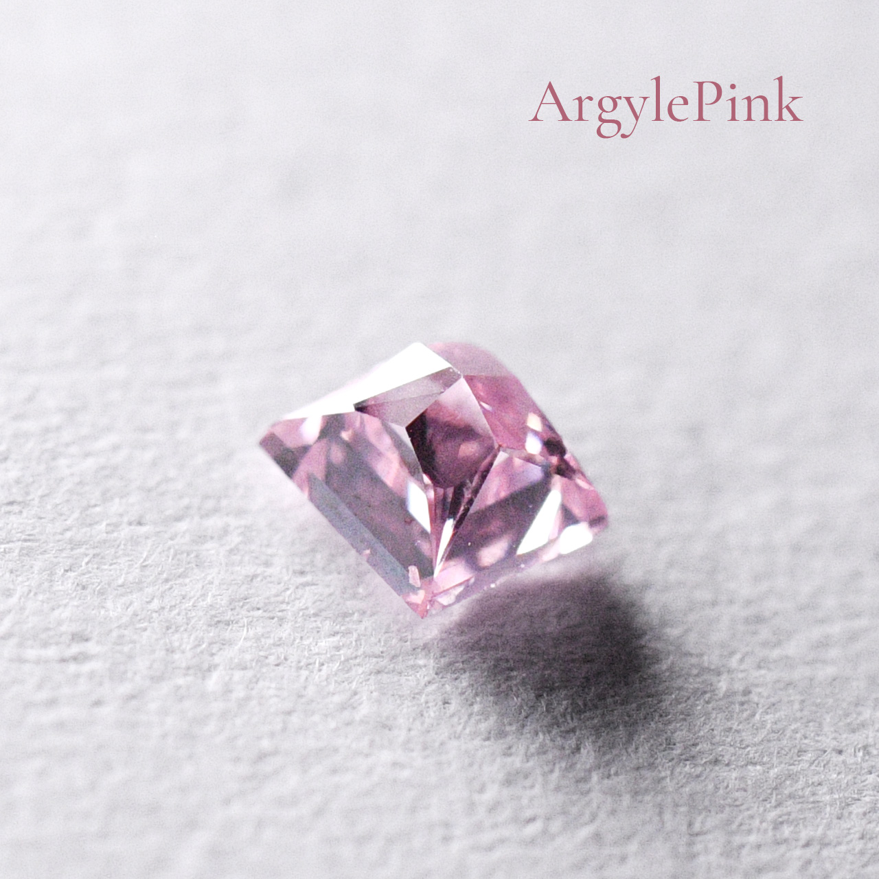 [アーガイル] ファンシーインテンスパープリッシュピンクダイヤモンドルース画像3｜0.21ct, Fancy Intense Purplish Pink, Princess, SI-2, GIA & ARGYLE