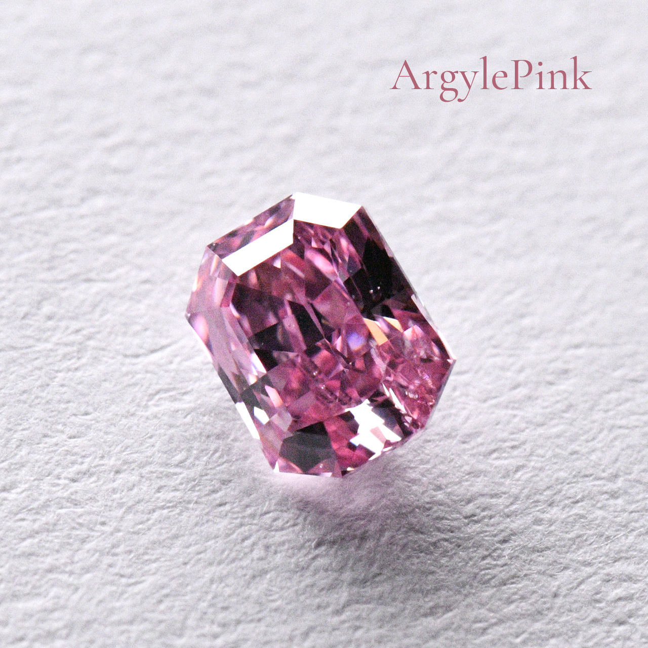 ファンシーインテンスパープリッシュピンクダイヤモンドルース画像2｜0.22ct, Fancy Intense Purplish Pink, Radiant, GIA & ARGYLE