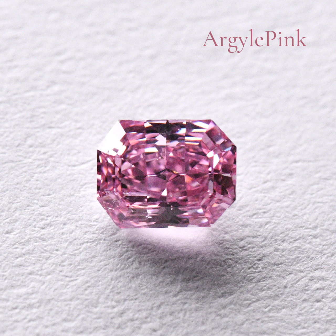 ファンシーインテンスパープリッシュピンクダイヤモンドルース画像5｜0.22ct, Fancy Intense Purplish Pink, Radiant, GIA & ARGYLE