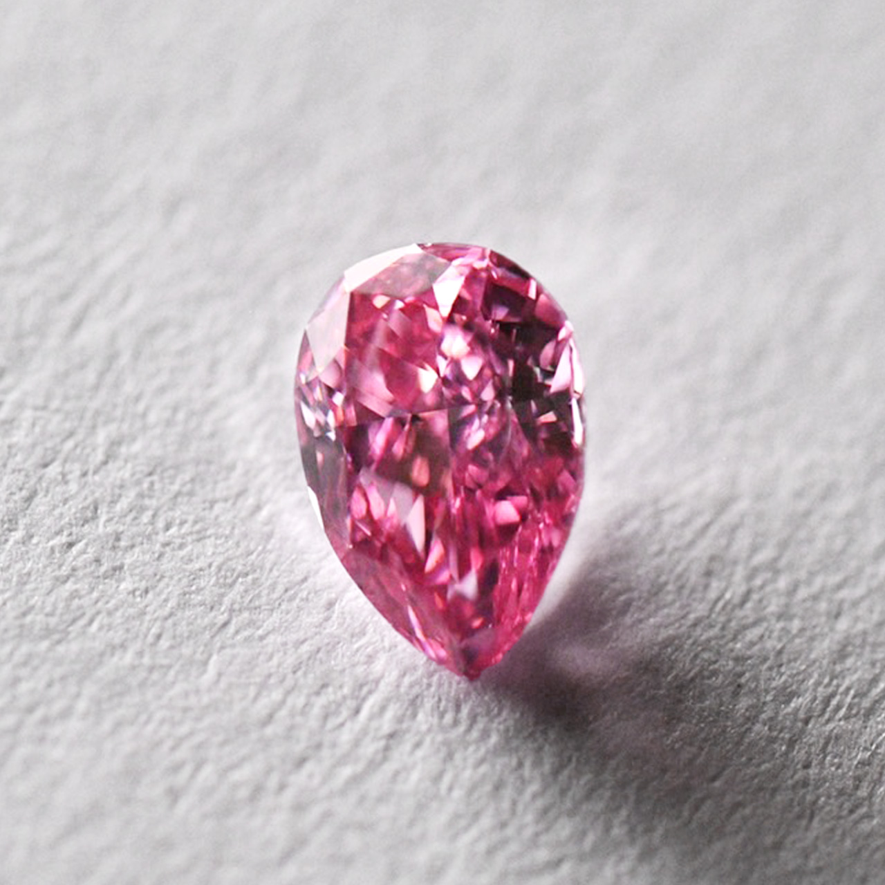 天然ファンシービビッドパープリッシュピンクダイヤモンドルース画像5｜0.22ct, Fancy Vivid Purplish Pink, Pear, VS-2, GIA