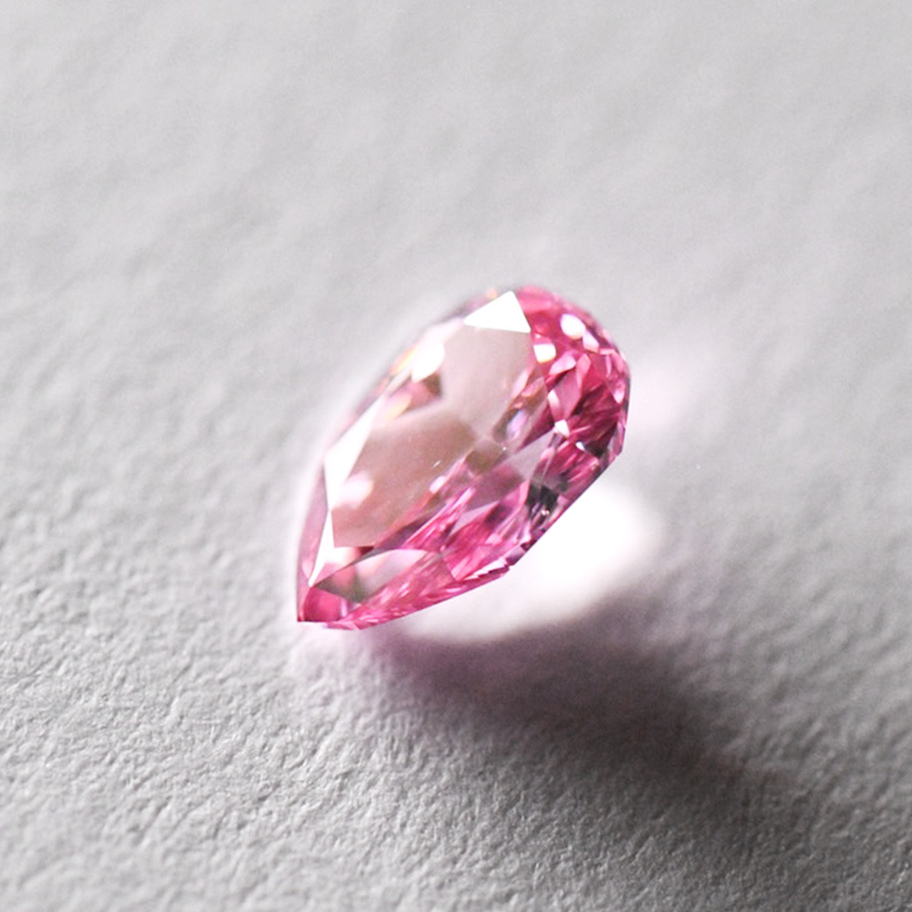天然ファンシービビッドパープリッシュピンクダイヤモンドルース画像6｜0.22ct, Fancy Vivid Purplish Pink, Pear, VS-2, GIA