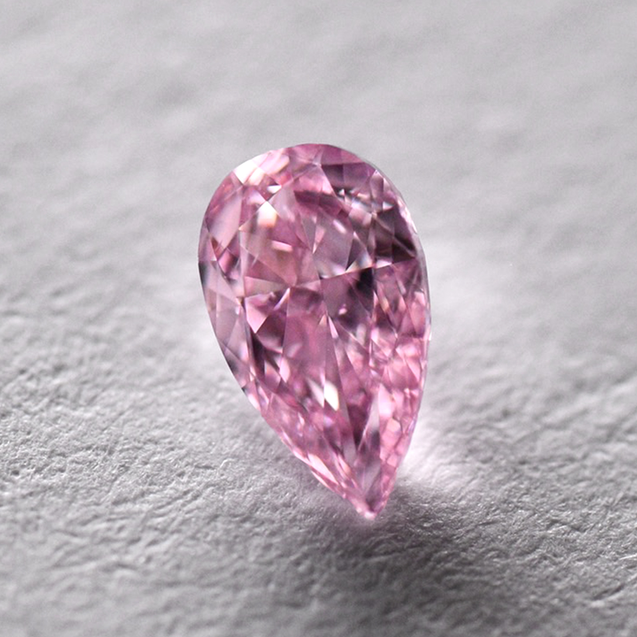 天然ファンシーインテンスパープリッシュピンクダイヤモンドルース画像3の拡大画像｜0.20ct, Fancy Intense Purplish Pink, Pear, VS-2, GIA/CGL