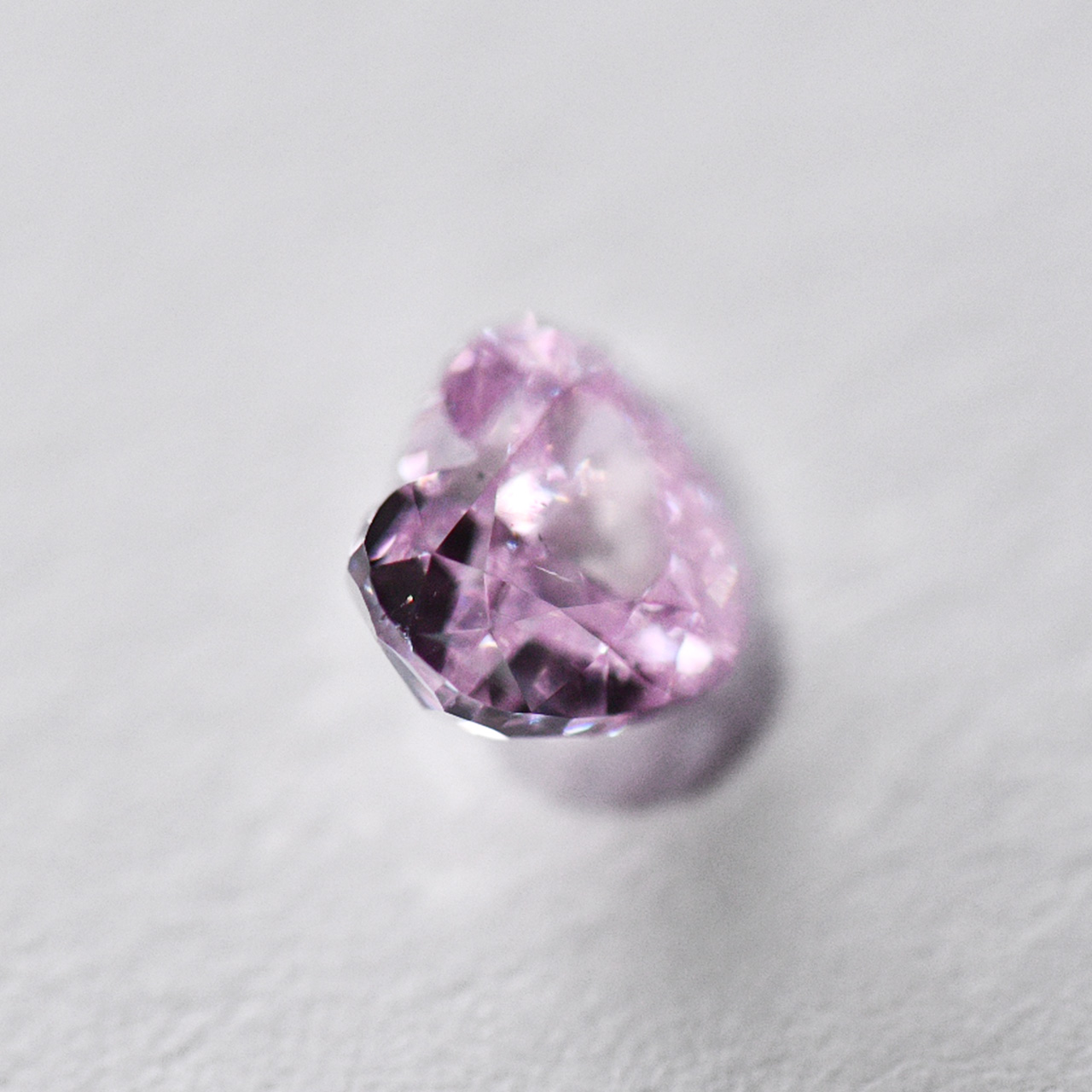 天然ファンシーパープリッシュピンクダイヤモンドルース画像3｜0.27ct, Fancy Purplish Pink, Heart Shape, SI-2, GIA