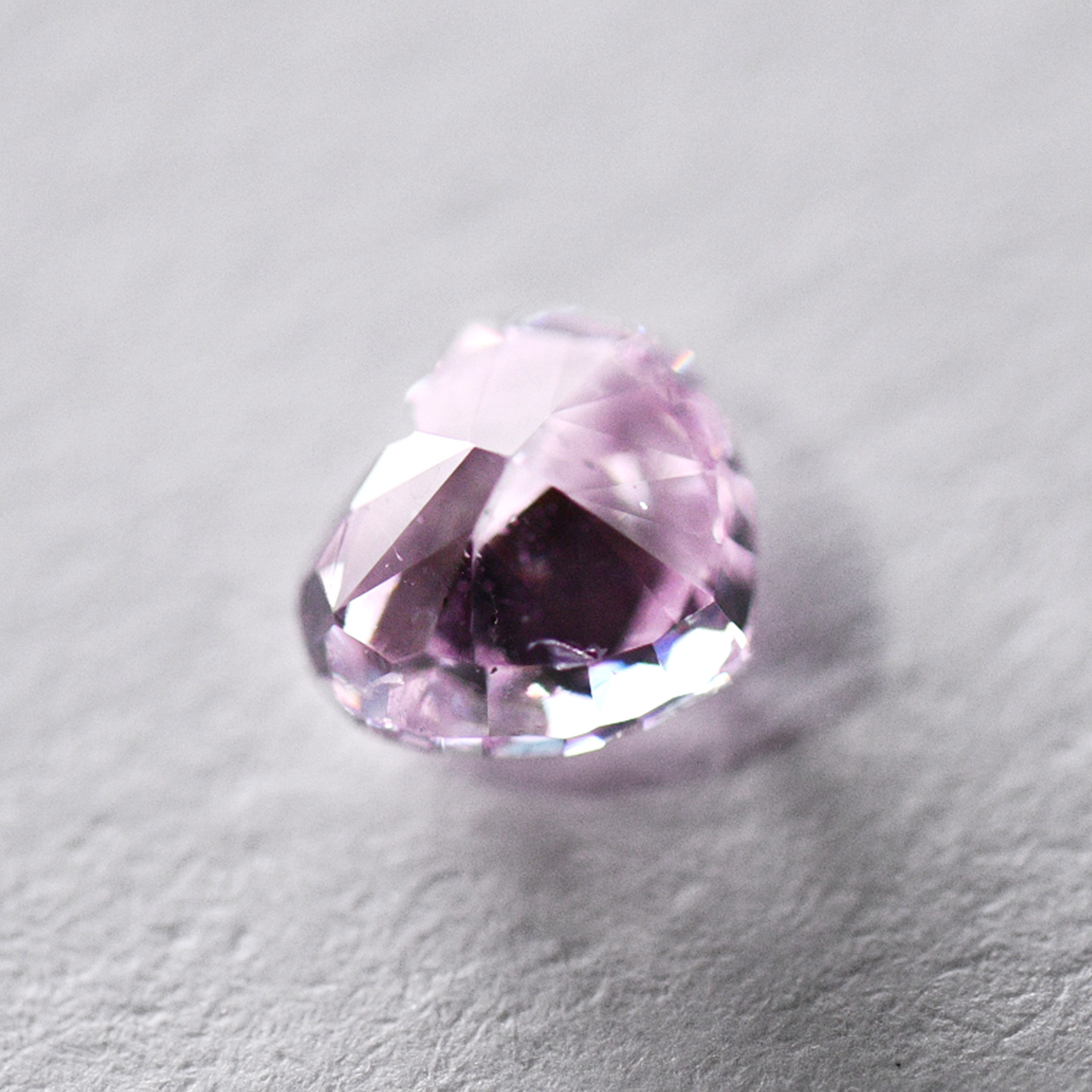 天然ファンシーパープリッシュピンクダイヤモンドルース画像4の拡大画像｜0.27ct, Fancy Purplish Pink, Heart Shape, SI-2, GIA