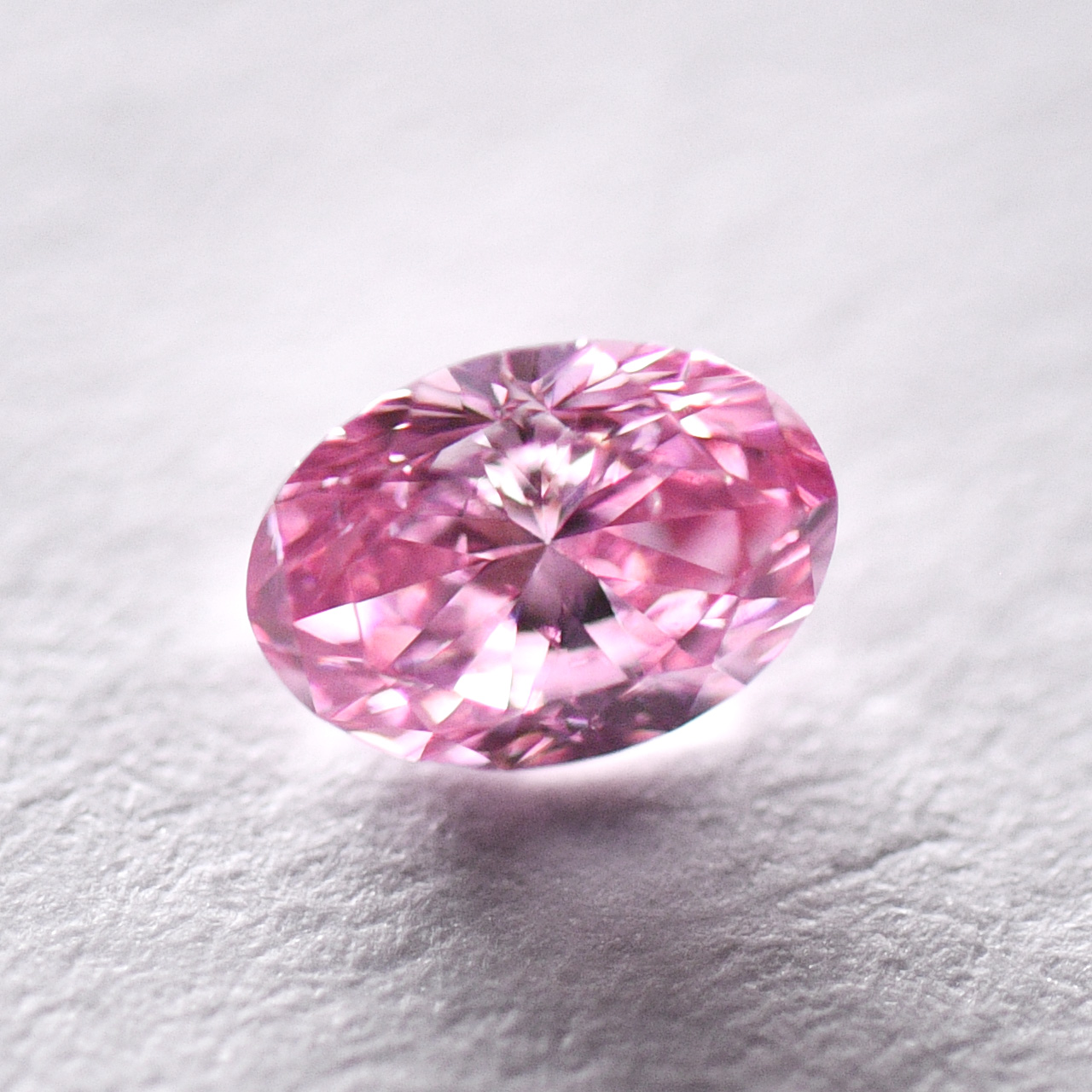 天然ファンシーインテンスピンクダイヤモンドルース画像3｜0.08ct, Fancy Intense Pink, Oval Shape, SI-2, ARGYLE/GIA