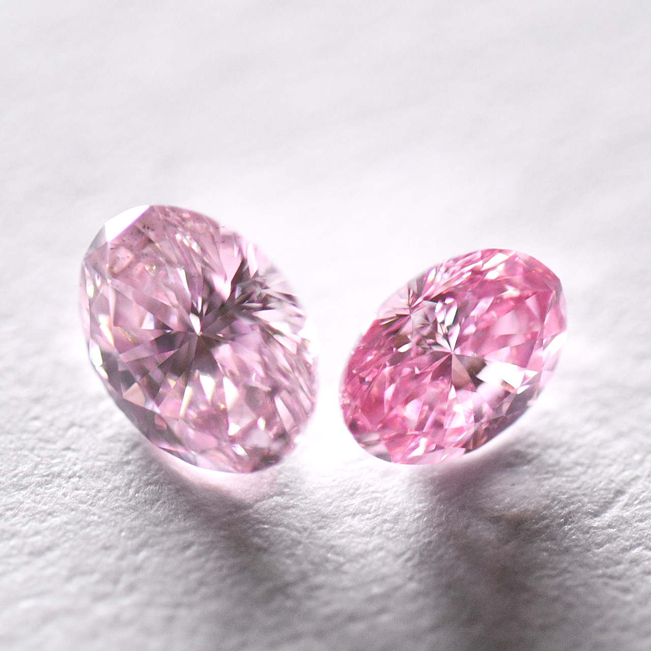 天然ファンシーインテンスピンクダイヤモンドルース画像4｜0.08ct, Fancy Intense Pink, Oval Shape, SI-2, ARGYLE/GIA