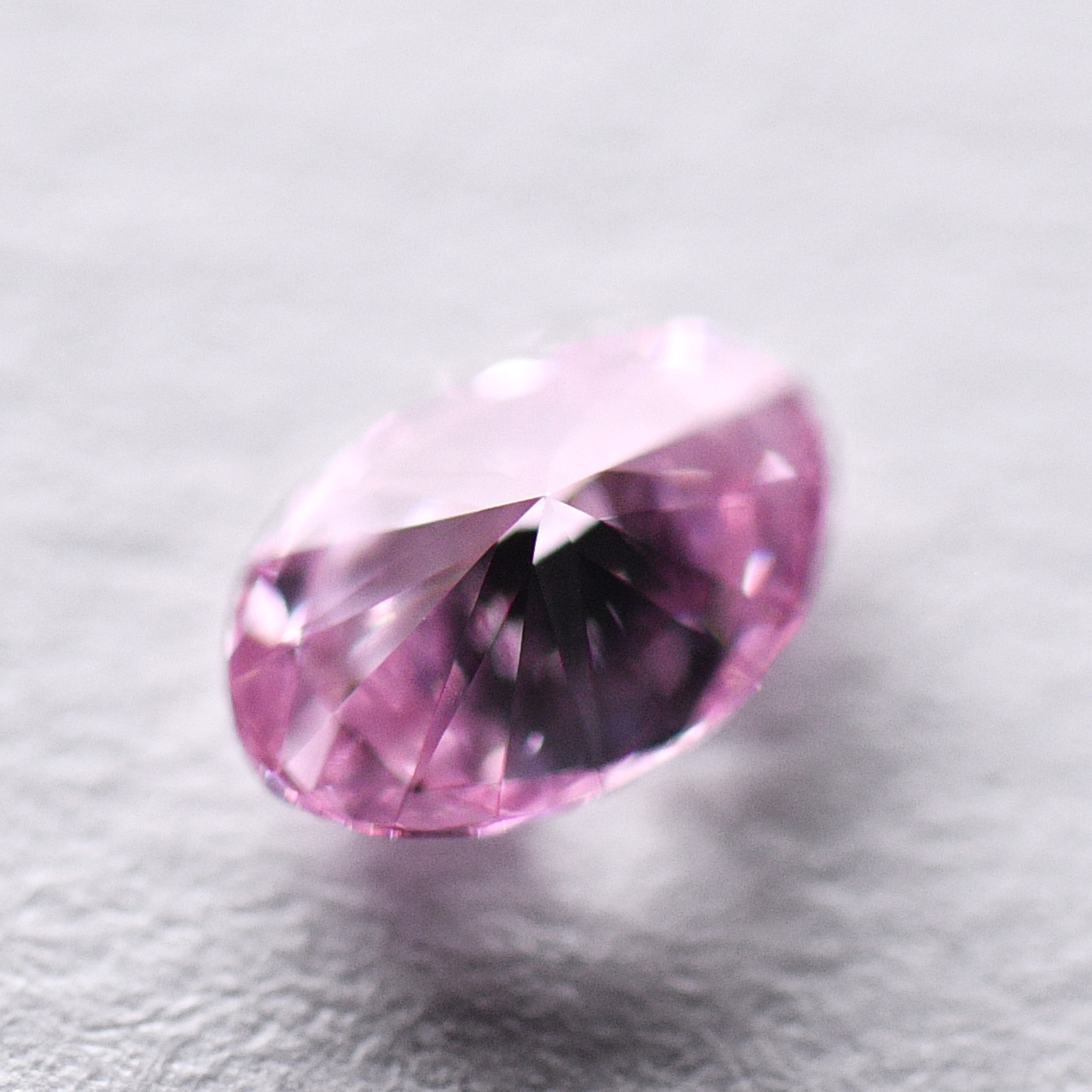 天然ファンシーインテンスピンクダイヤモンドルース画像6の拡大画像｜0.08ct, Fancy Intense Pink, Oval Shape, SI-2, ARGYLE/GIA