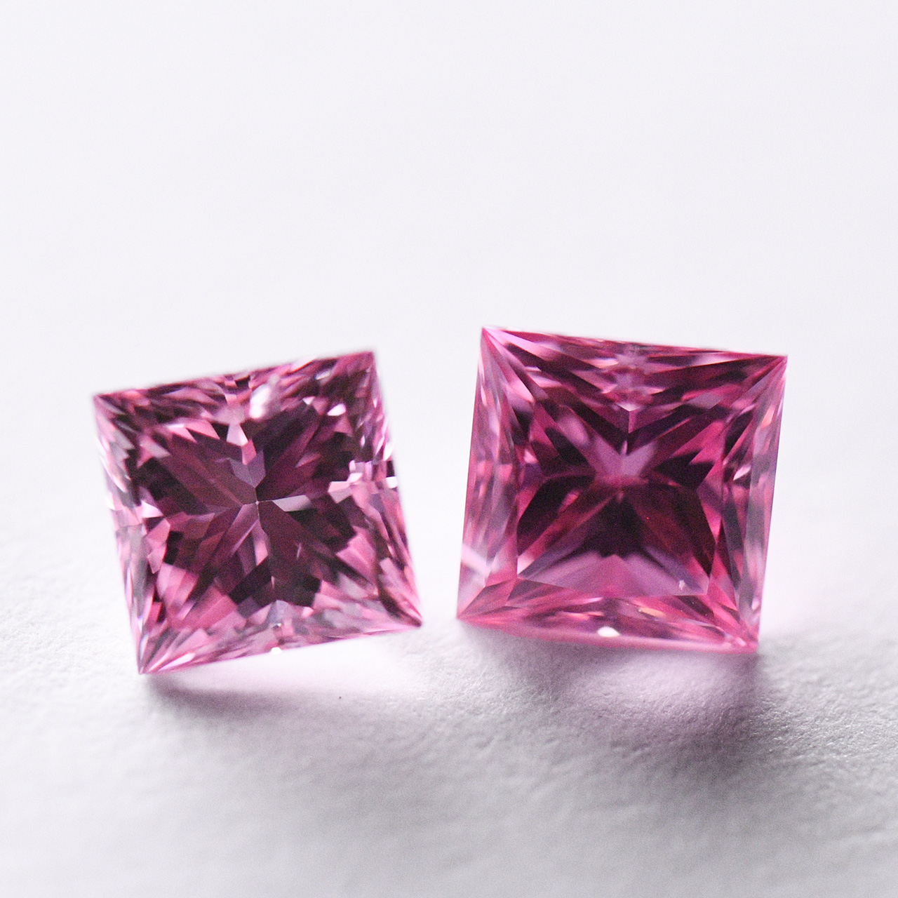 ファンシービビッドパープリッシュピンクダイヤモンドルース‐0.25ct