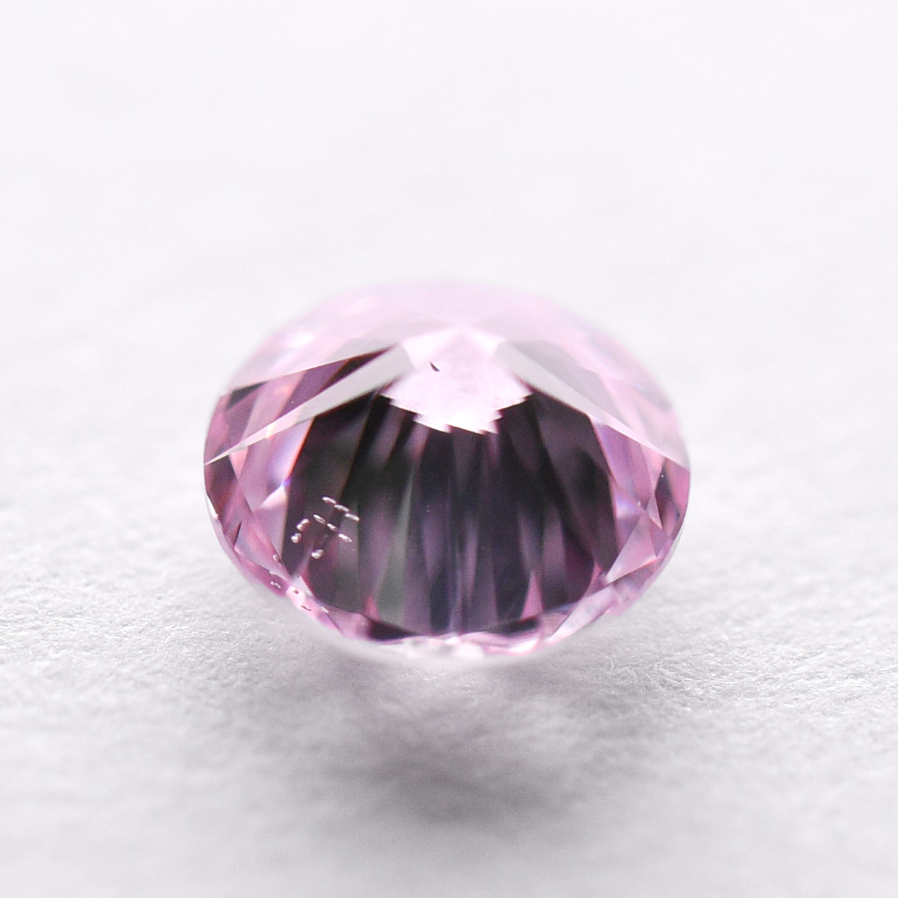 天然ファンシーパープリッシュピンクダイヤモンドルース画像4の拡大画像｜0.21ct, Fancy Purplish Pink, SI-1, Round, GIA & ARGYLE