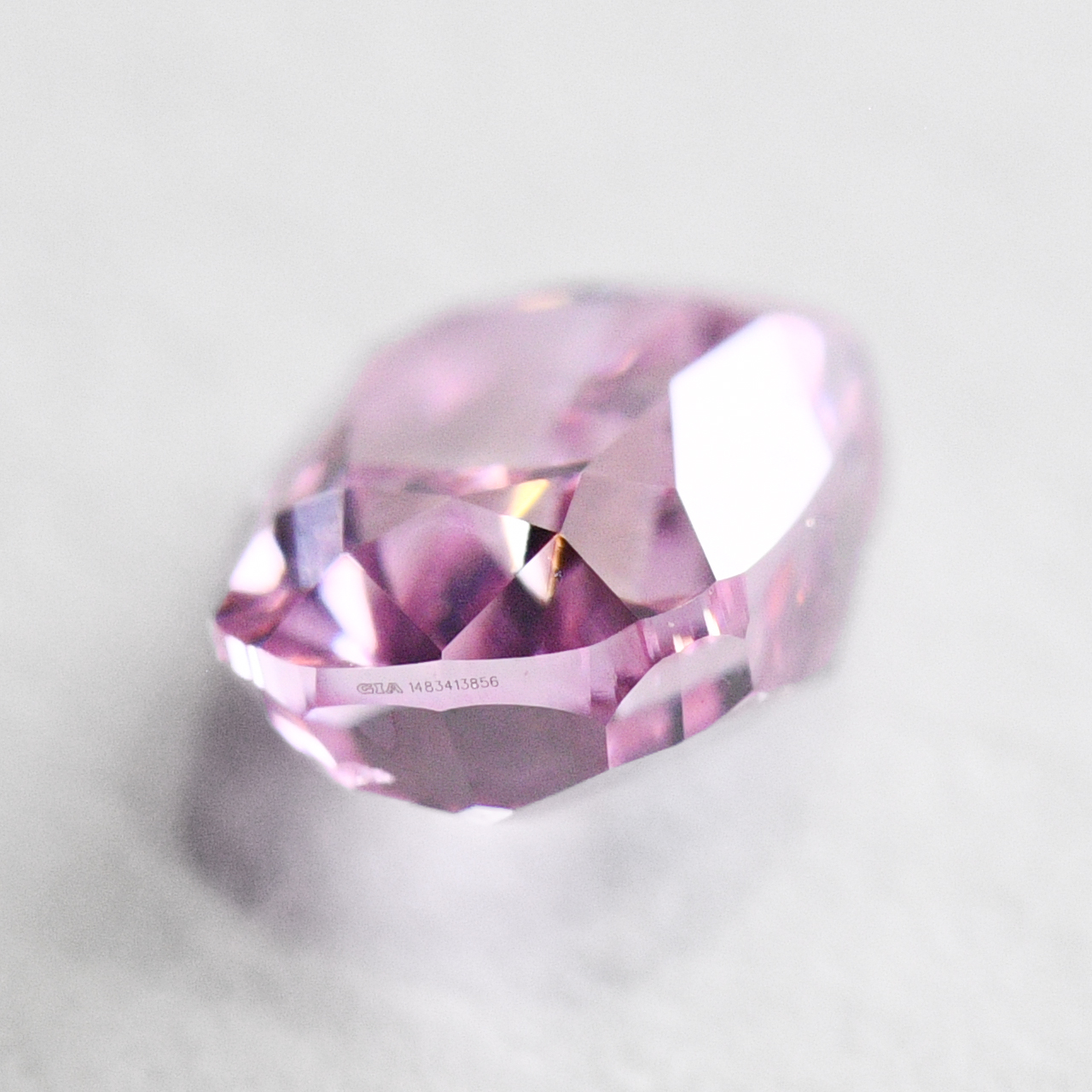 ピンクダイヤモンドルース画像3の拡大画像｜0.27ct, Fancy Vivid Purple Pink (ファンシーヴィヴィッドパープルピンク）, VS-2, Cusion, GIA