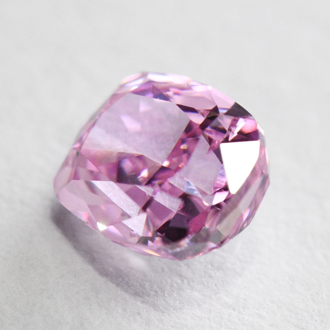 ピンクダイヤモンドルース画像5の拡大画像｜0.27ct, Fancy Vivid Purple Pink (ファンシーヴィヴィッドパープルピンク）, VS-2, Cusion, GIA