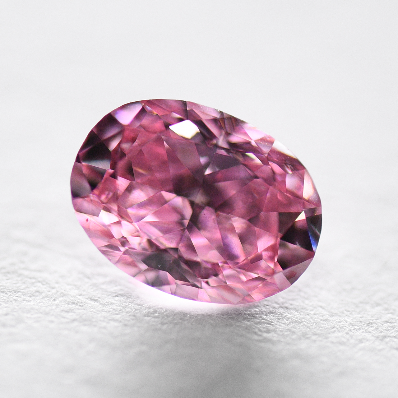 ピンクダイヤモンドルース画像1の拡大画像｜0.23ct, Fancy Vivid Purplish Pink (ファンシーヴィヴィッドパープリッシュピンク）, SI-1, Oval, GIA