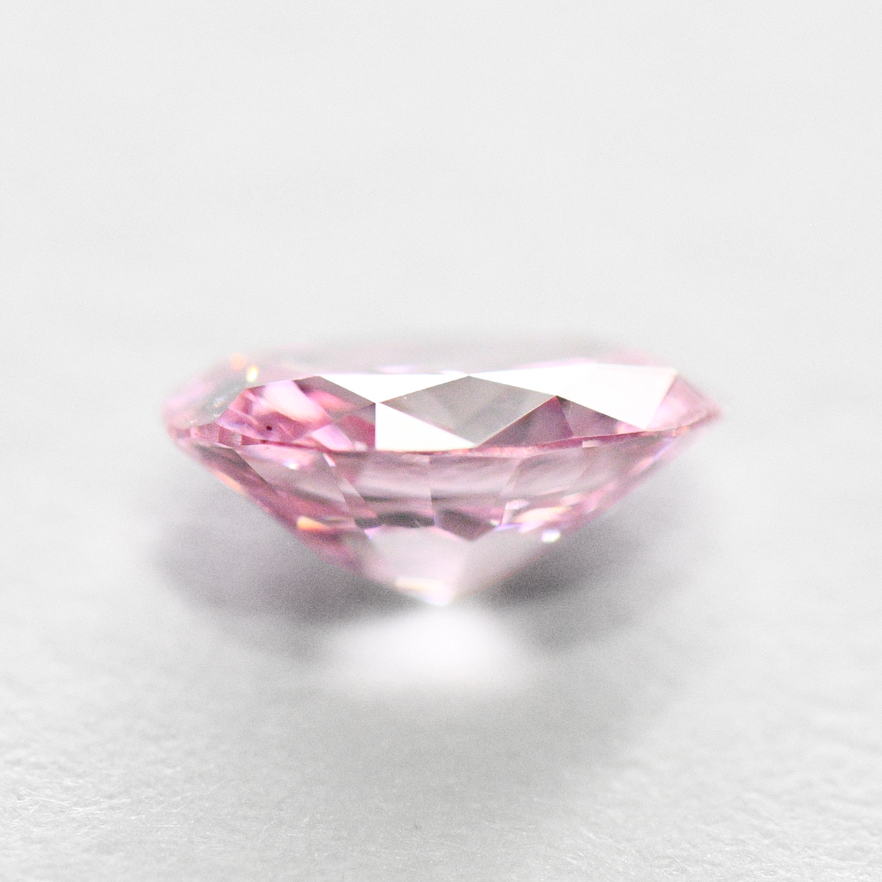 ピンクダイヤモンドルース画像1の拡大画像｜0.23ct, Fancy Vivid Purplish Pink (ファンシーヴィヴィッドパープリッシュピンク）, SI-1, Oval, GIA