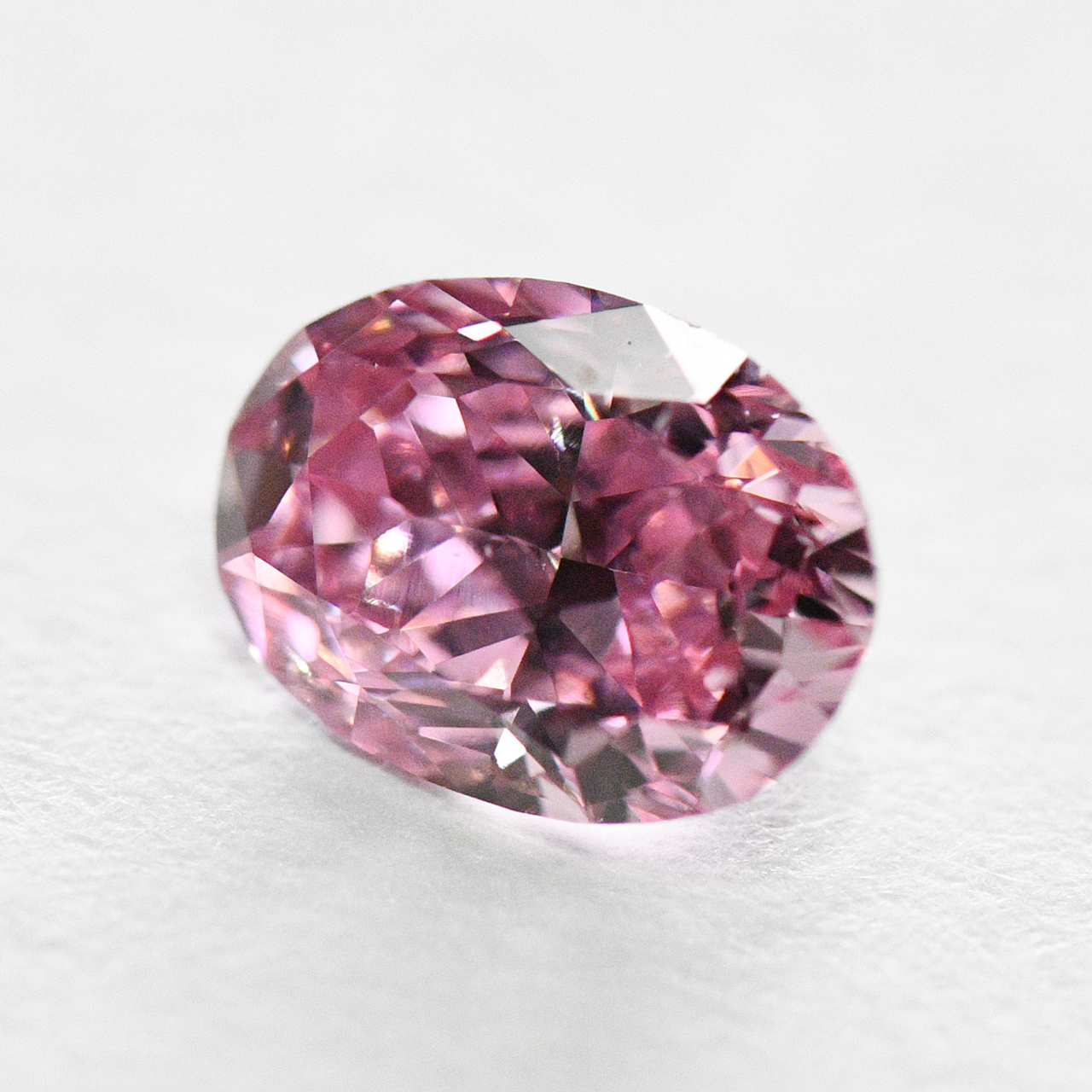 ピンクダイヤモンドルース画像1の拡大画像｜0.23ct, Fancy Vivid Purplish Pink (ファンシーヴィヴィッドパープリッシュピンク）, SI-1, Oval, GIA