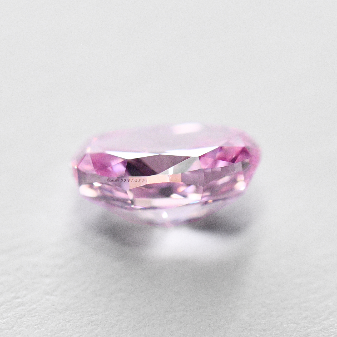 ピンクダイヤモンドルース画像4の拡大画像｜0.30ct, Fancy Vivid Purple Pink (ファンシーヴィヴィッドパープルピンク）, VS-2, Oval, GIA