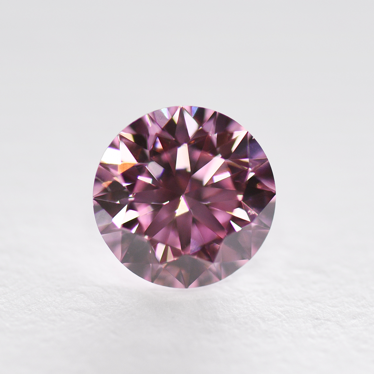 ピンクダイヤモンドルース画像2の拡大画像｜0.261ct / Fancy Intense Pink / VVS1 / Round 3EX / ARGYLE / 5P