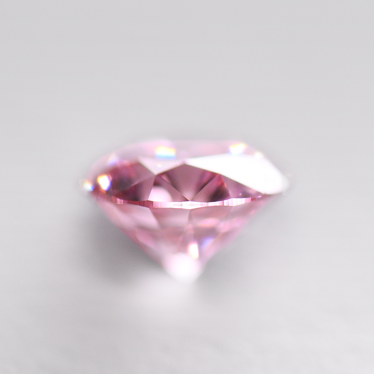 ピンクダイヤモンドルース画像3の拡大画像｜0.261ct / Fancy Intense Pink / VVS1 / Round 3EX / ARGYLE / 5P