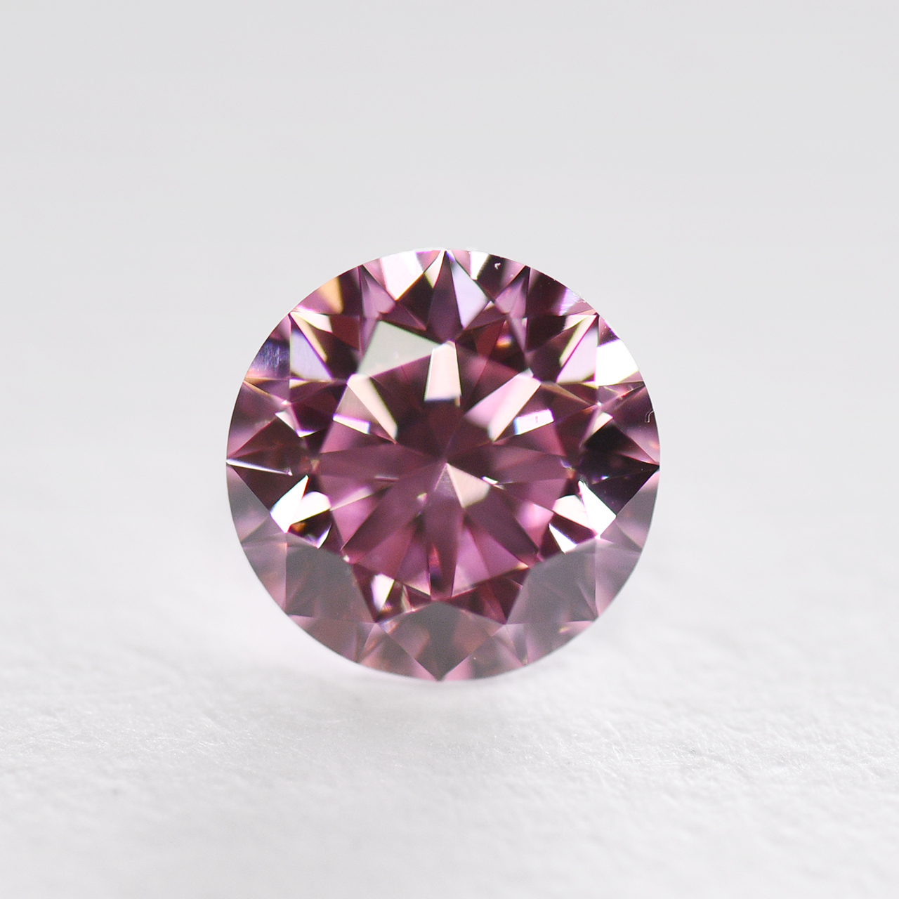 ピンクダイヤモンドルース画像5の拡大画像｜0.261ct / Fancy Intense Pink / VVS1 / Round 3EX / ARGYLE / 5P