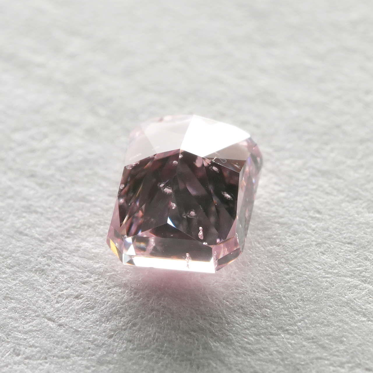 ピンクダイヤモンドルース画像4の拡大画像｜0.200ct / Fancy Intense Pink / SI-2 / Radiant / GIA CGL