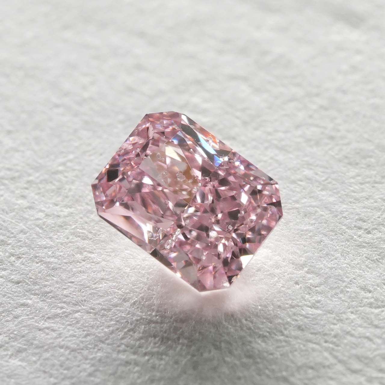 ピンクダイヤモンドルース画像5の拡大画像｜0.200ct / Fancy Intense Pink / SI-2 / Radiant / GIA CGL