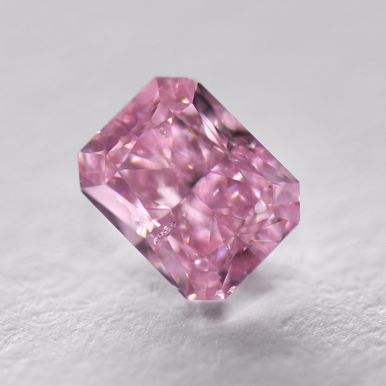 ピンクダイヤモンドルース画像2の拡大画像｜0.200ct / Fancy Intense Pink / SI-2 / Radiant / GIA CGL