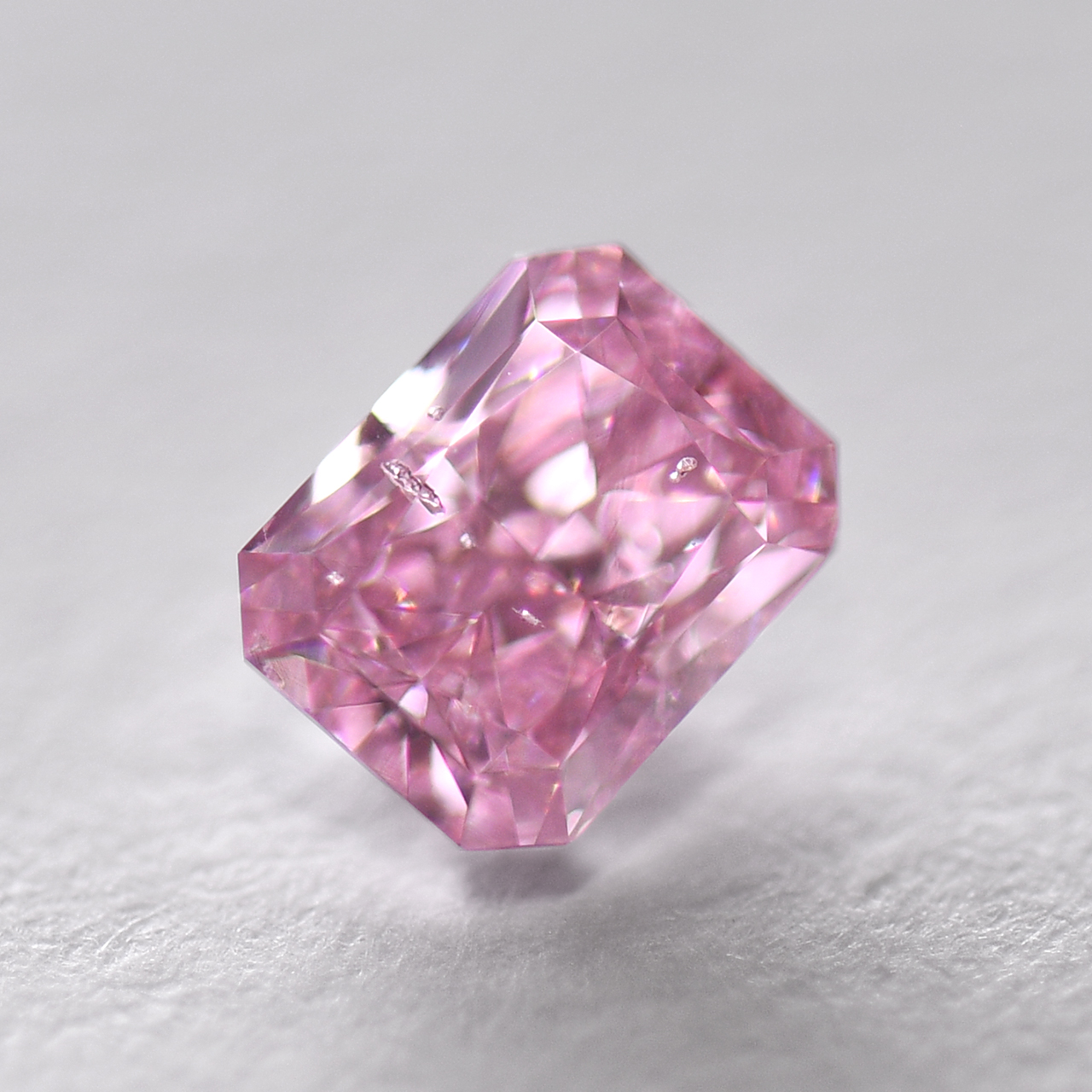 ピンクダイヤモンドルース画像3の拡大画像｜0.200ct / Fancy Intense Pink / SI-2 / Radiant / GIA CGL