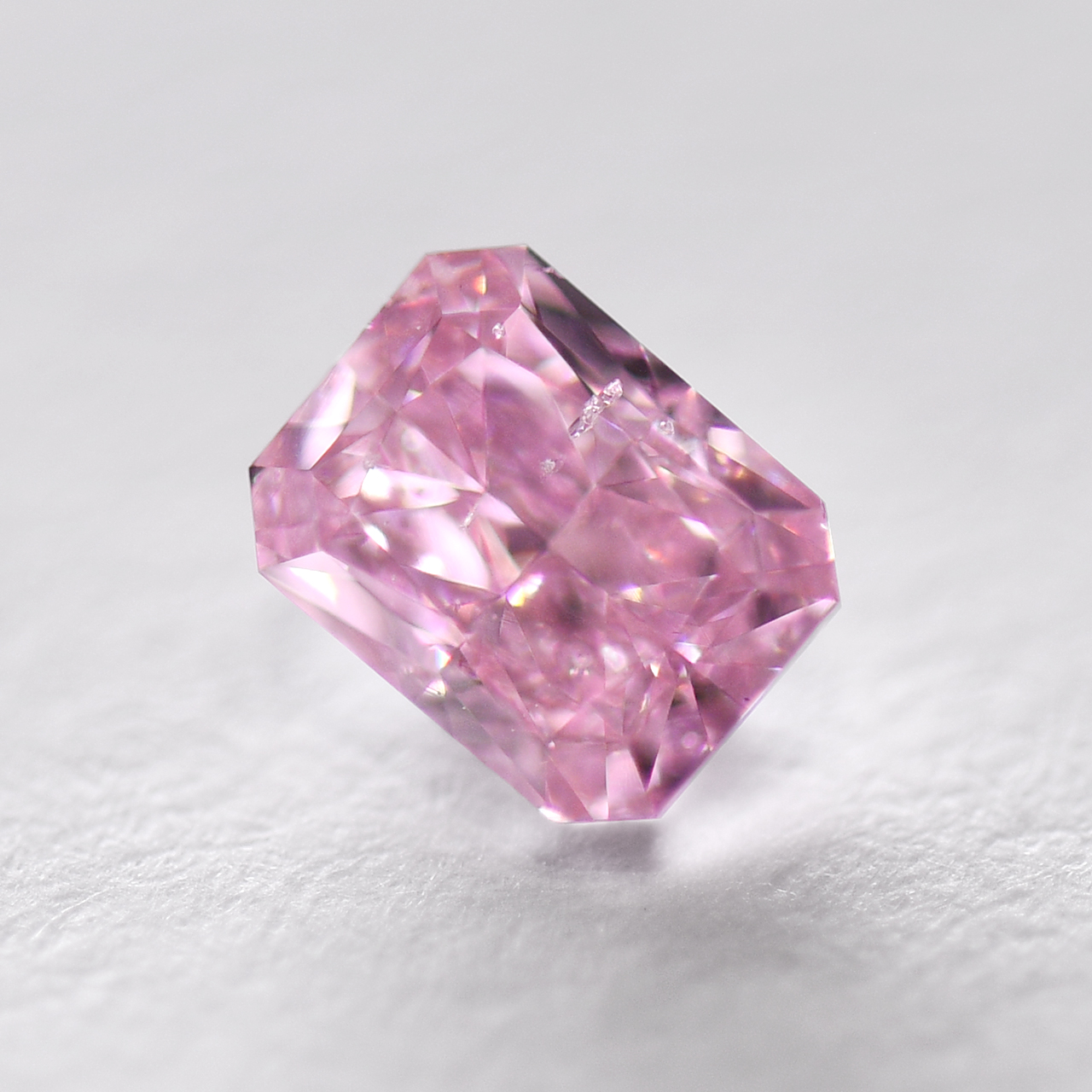 ピンクダイヤモンドルース画像4の拡大画像｜0.200ct / Fancy Intense Pink / SI-2 / Radiant / GIA CGL