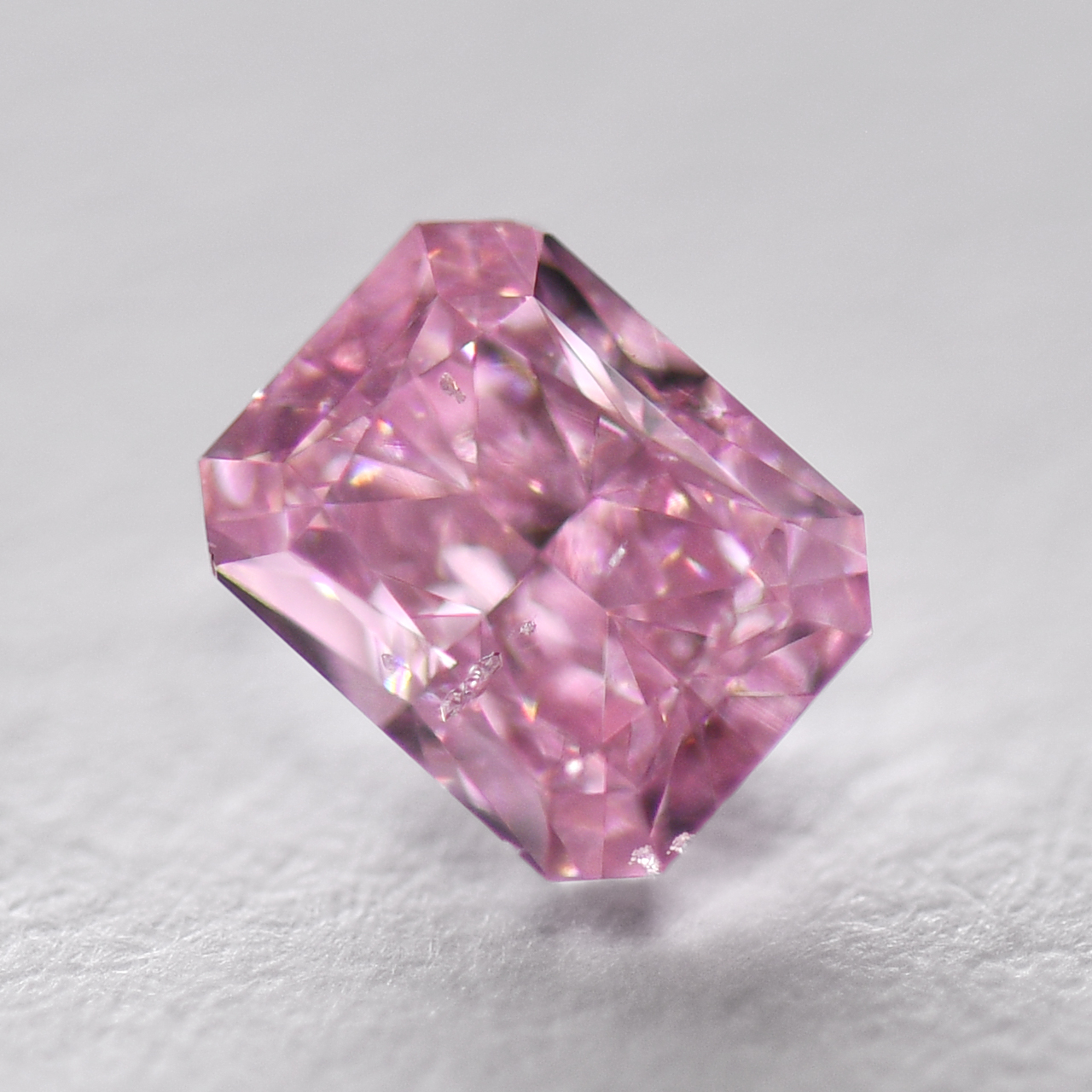 ピンクダイヤモンドルース画像6の拡大画像｜0.200ct / Fancy Intense Pink / SI-2 / Radiant / GIA CGL