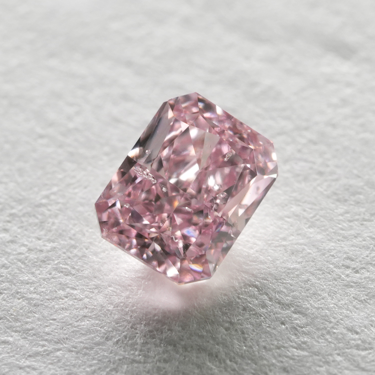 ピンクダイヤモンドルース画像1の拡大画像｜0.200ct / Fancy Intense Pink / SI-2 / Radiant / GIA CGL