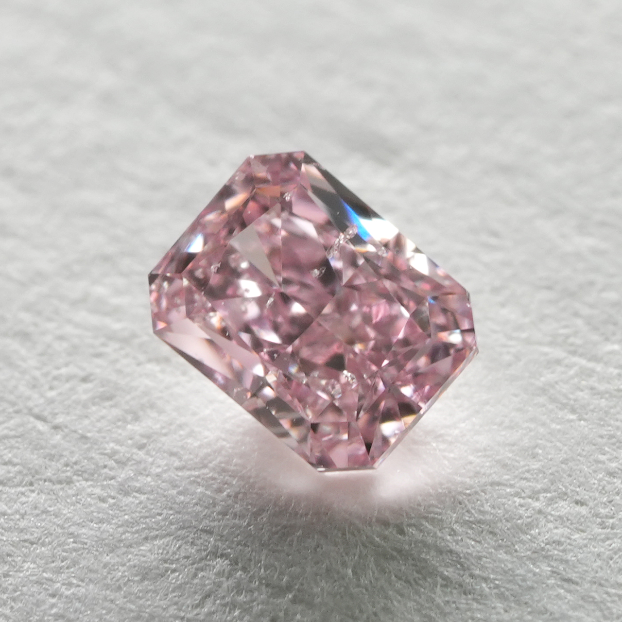 ピンクダイヤモンドルース画像2の拡大画像｜0.200ct / Fancy Intense Pink / SI-2 / Radiant / GIA CGL
