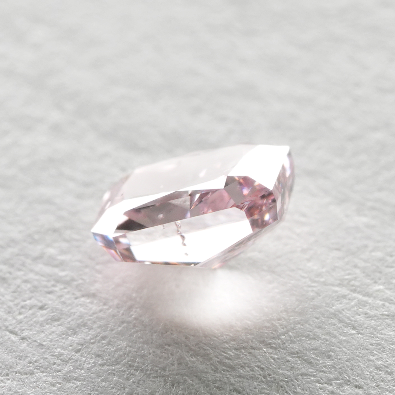 ピンクダイヤモンドルース画像3の拡大画像｜0.200ct / Fancy Intense Pink / SI-2 / Radiant / GIA CGL