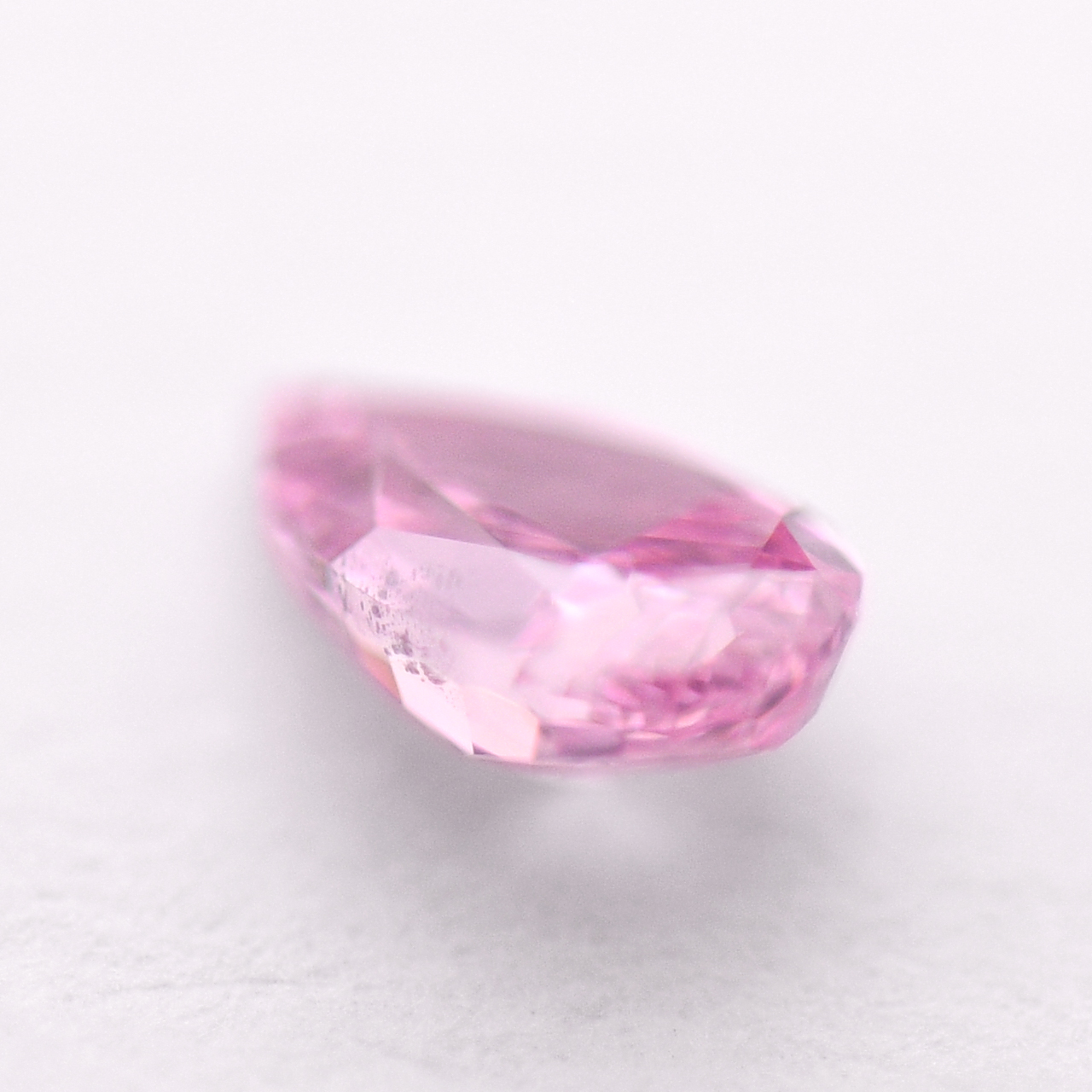 ピンクダイヤモンドルース画像3の拡大画像｜0.157ct / Fancy Vivid Purplish Pink / SI-2 / Pear Shape/ CGL