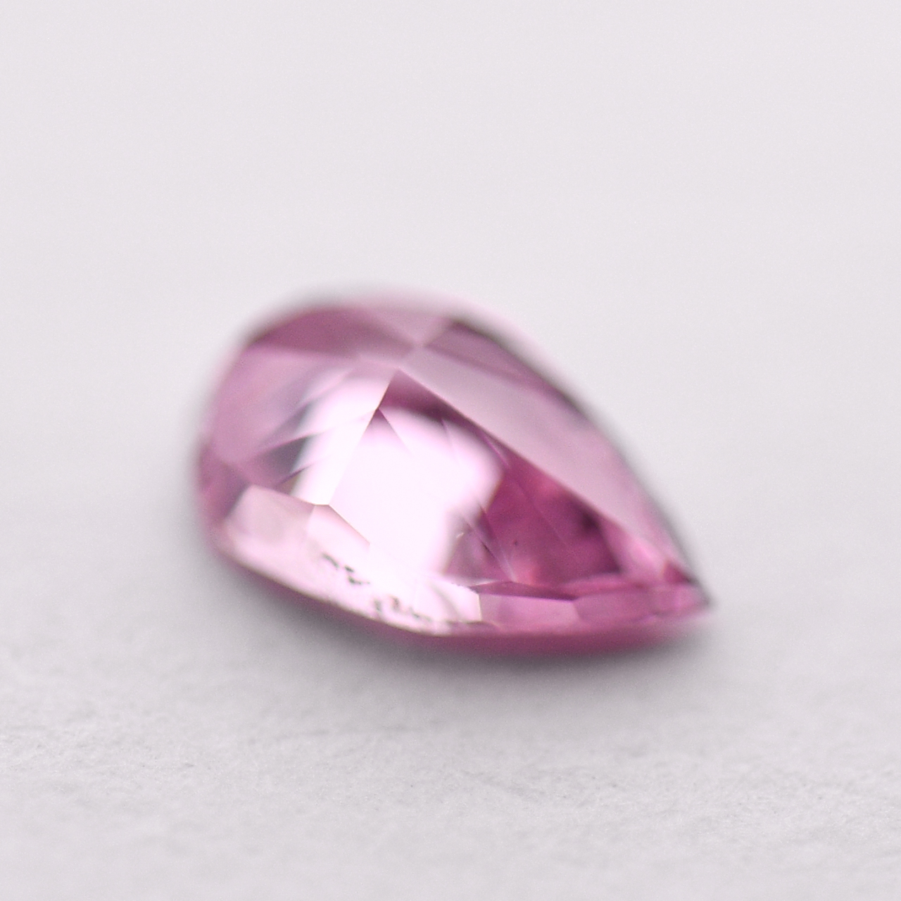 ピンクダイヤモンドルース画像4の拡大画像｜0.157ct / Fancy Vivid Purplish Pink / SI-2 / Pear Shape/ CGL