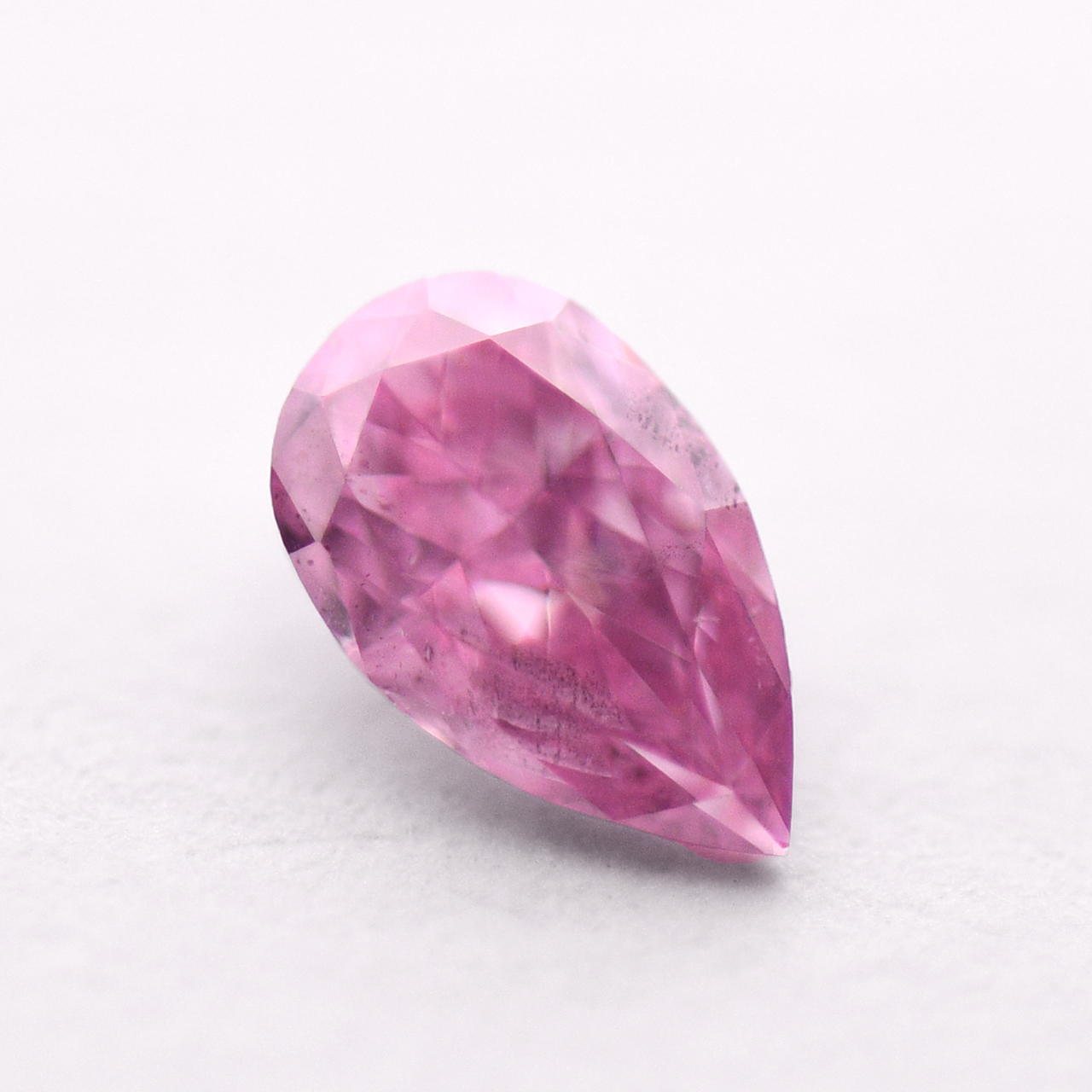 ピンクダイヤモンドルース画像5の拡大画像｜0.157ct / Fancy Vivid Purplish Pink / SI-2 / Pear Shape/ CGL