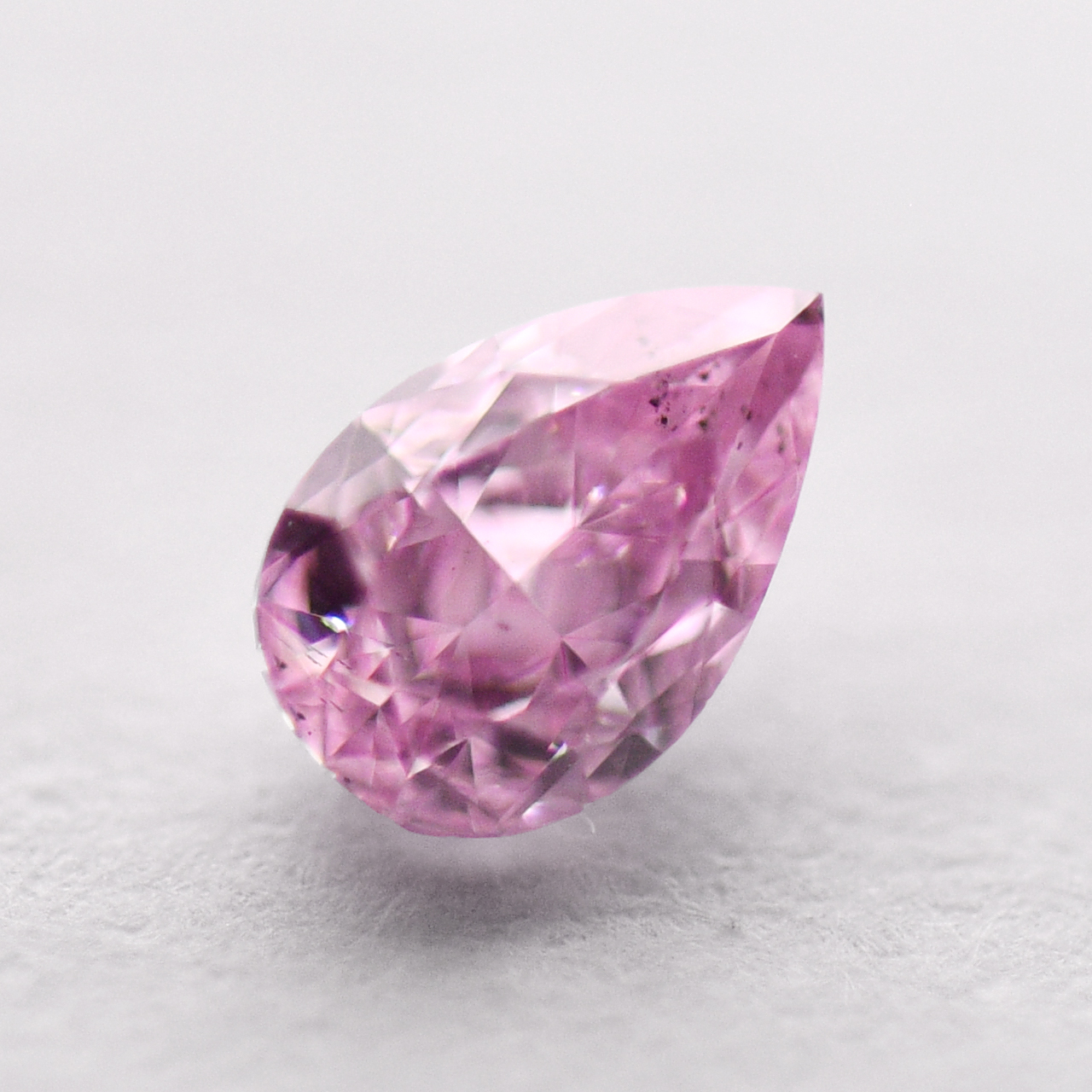 ピンクダイヤモンドルース画像2の拡大画像｜0.151ct / Fancy Intense Purplish Pink / SI-2 / Pear Shape / CGL