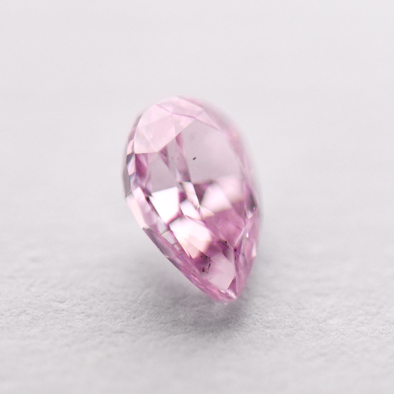 ピンクダイヤモンドルース画像3の拡大画像｜0.151ct / Fancy Intense Purplish Pink / SI-2 / Pear Shape / CGL