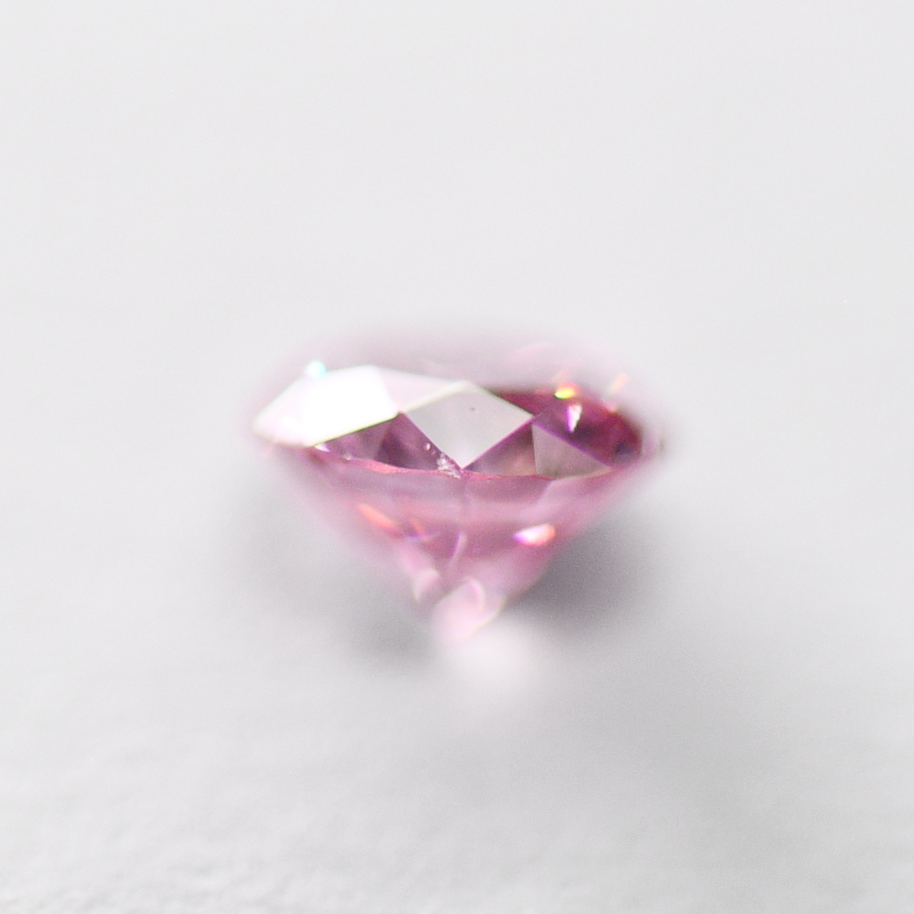 ピンクダイヤモンドルース画像5の拡大画像｜0.097ct / Fancy Intense Purplish Pink / I-1/ Round / CGL