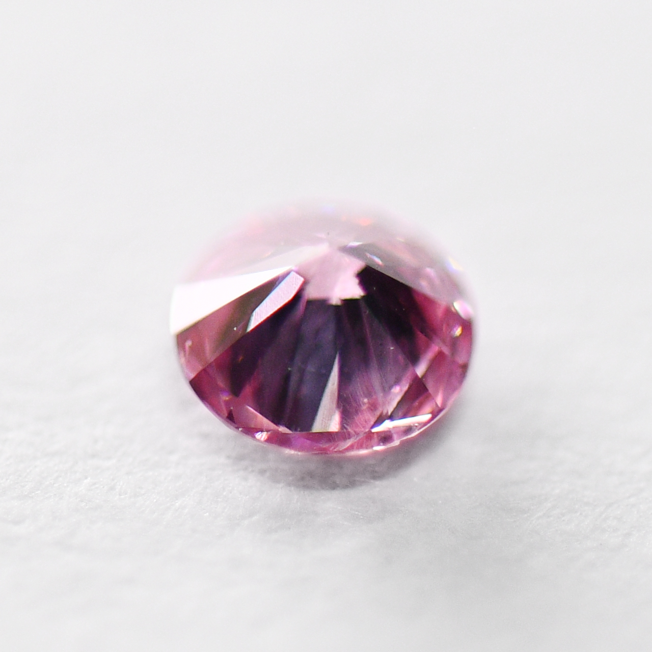 ピンクダイヤモンドルース画像6の拡大画像｜0.097ct / Fancy Intense Purplish Pink / I-1/ Round / CGL