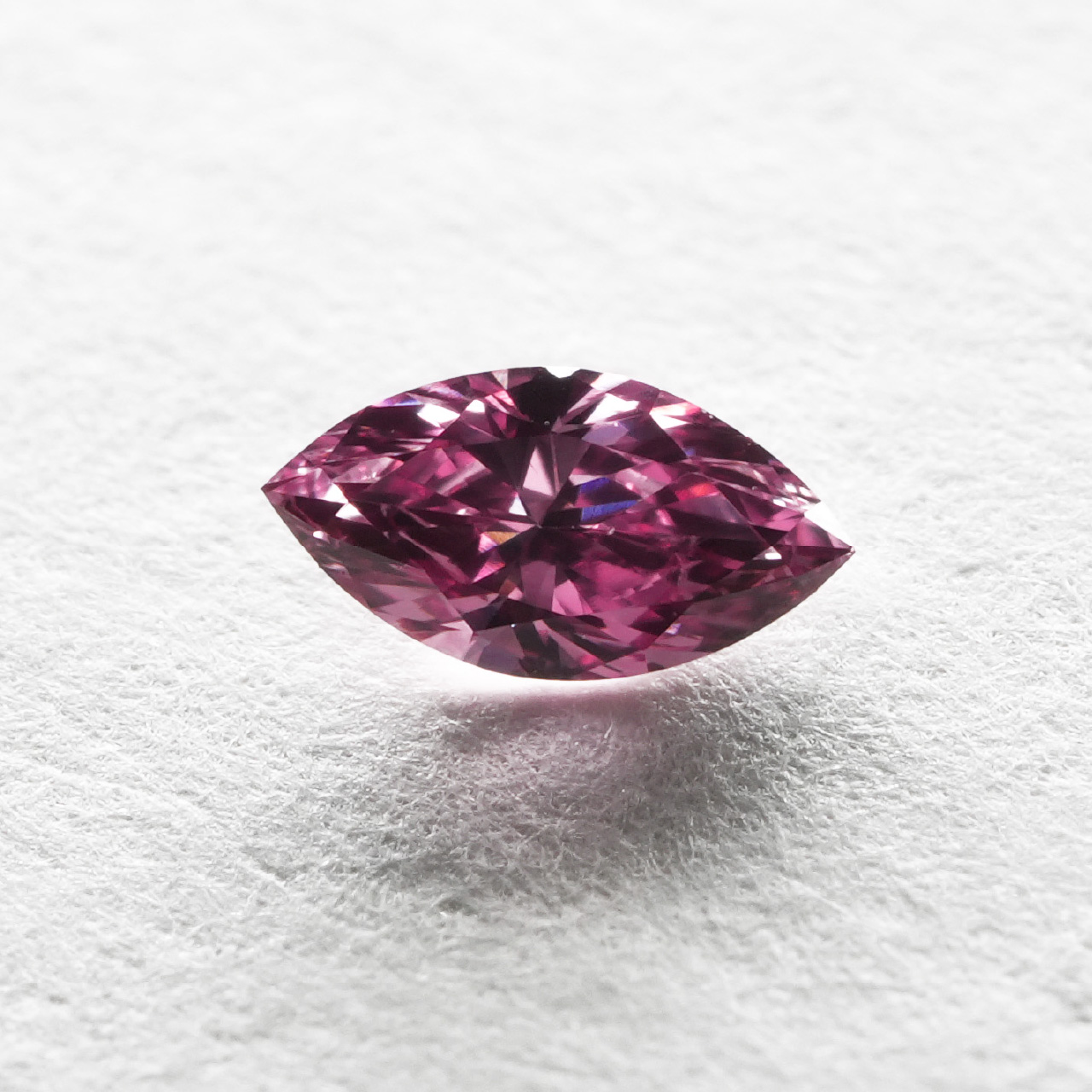 ピンクダイヤモンドルース画像1の拡大画像｜0.08ct/Fancy Vivid Purplish Pink(2PP)/VS-2/Marquise