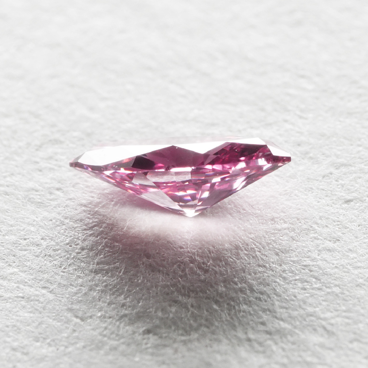 ピンクダイヤモンドルース画像4の拡大画像｜0.08ct/Fancy Vivid Purplish Pink(2PP)/VS-2/Marquise