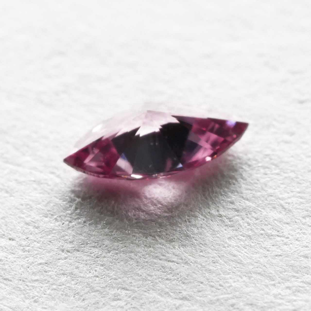 ピンクダイヤモンドルース画像5の拡大画像｜0.08ct/Fancy Vivid Purplish Pink(2PP)/VS-2/Marquise