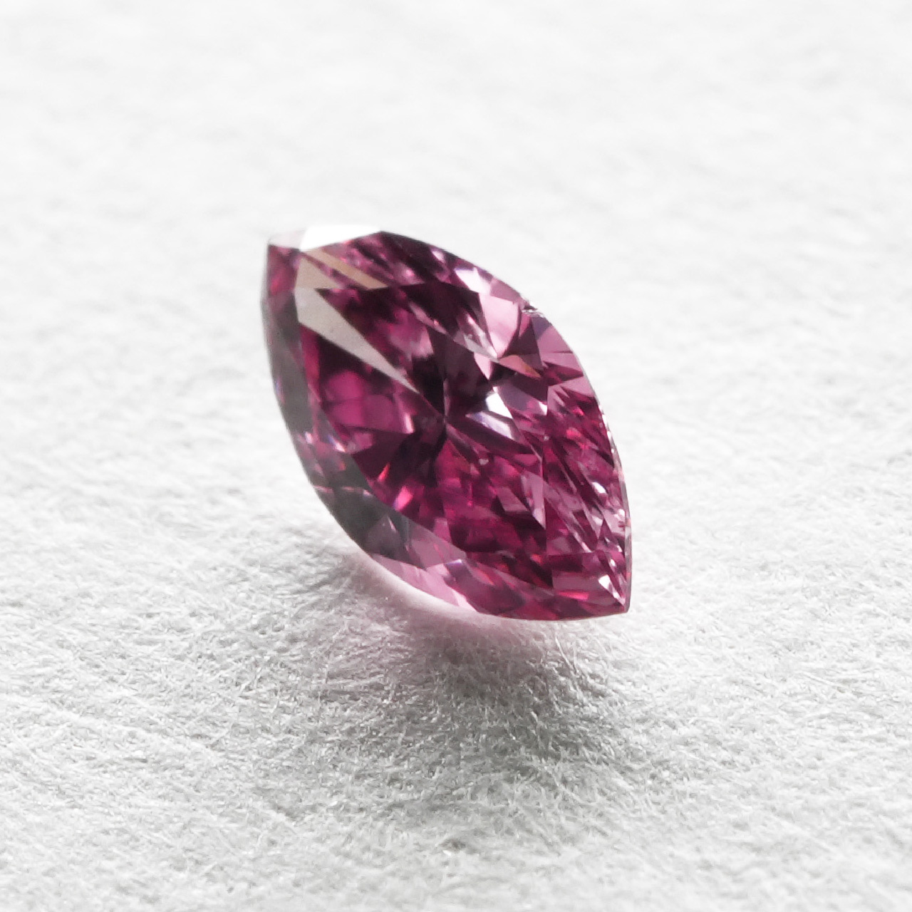 ピンクダイヤモンドルース画像6の拡大画像｜0.08ct/Fancy Vivid Purplish Pink(2PP)/VS-2/Marquise